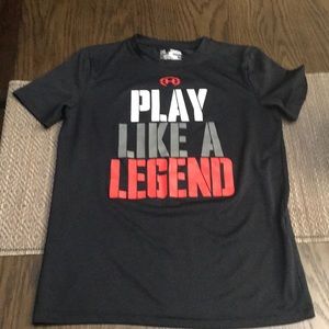 BNWOT- never worn dri fit under armour shirt